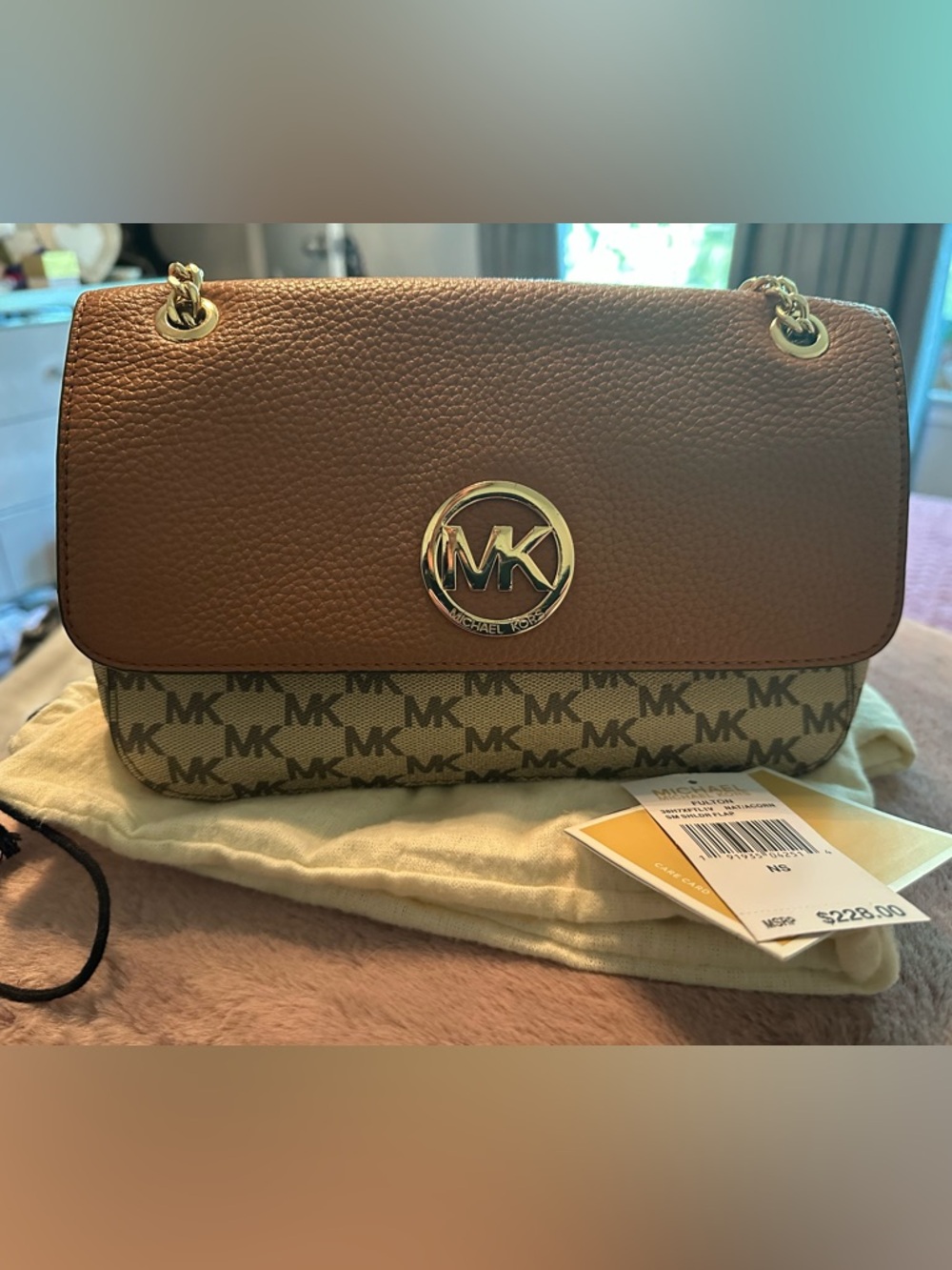 EUC Michael Kors Nat/Acorn Fulton SM shoulder bag